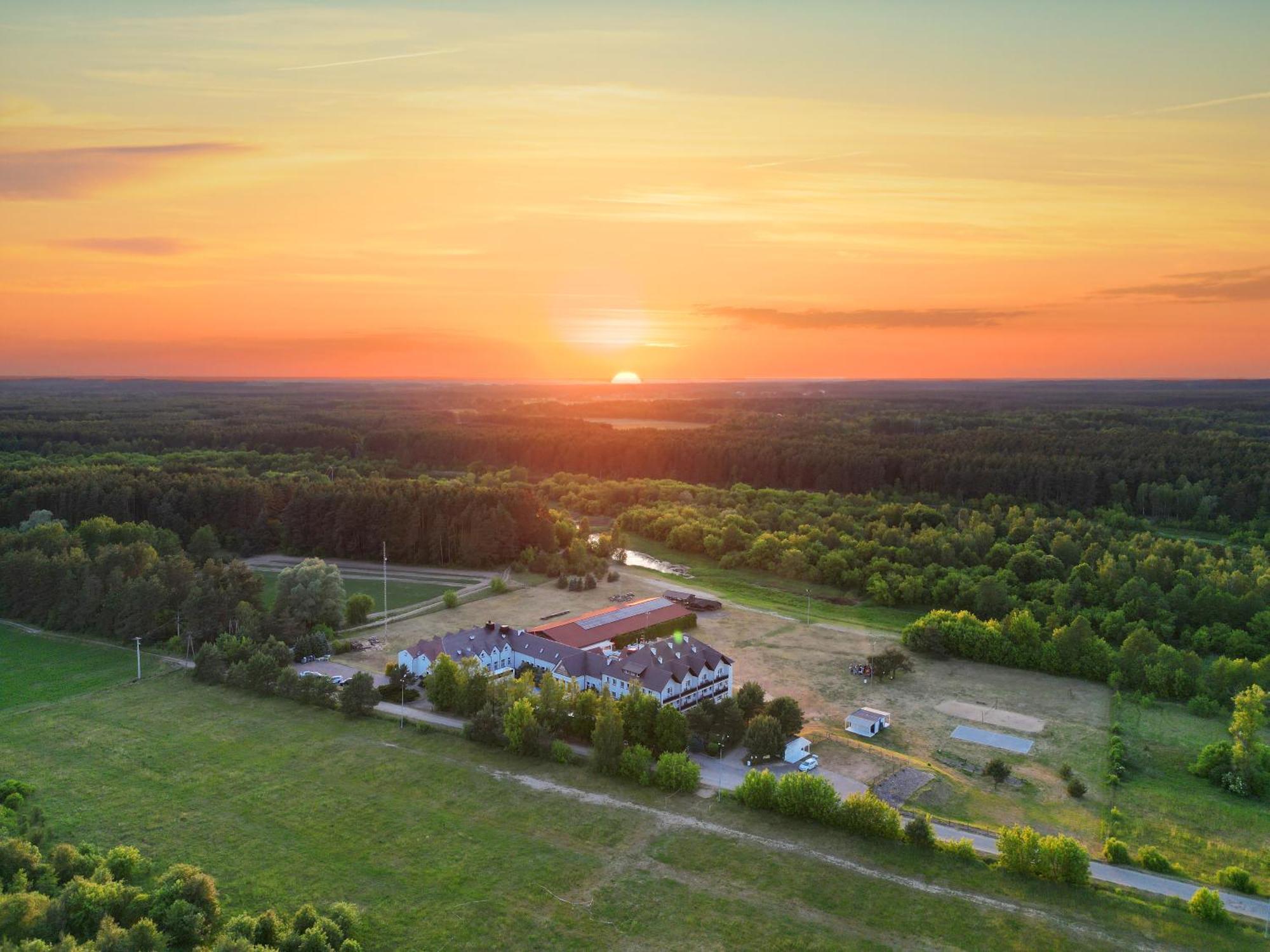 Hotel Kurpia Arte Nowogród Exteriér fotografie